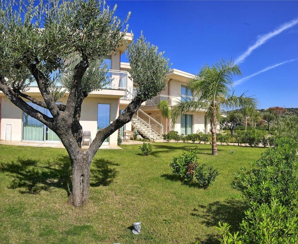 Blue Bay Resort Capo Vaticano Exterior photo